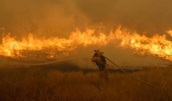 Пожары в Калифорнии. (8 фотографий длоблестных пожарников)