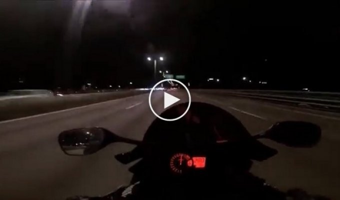 «Призрачный гонщик» - лихач на мотоцикле 