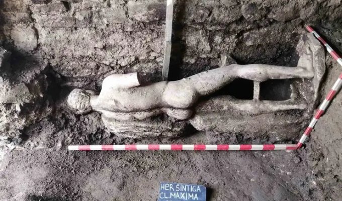 Спрятали божество в канализации: в Болгарии нашли вестника олимпийцев (5 фото + 1 видео)