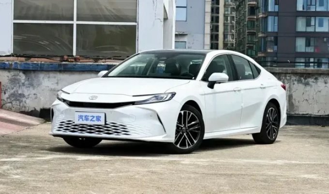 Обновлённая Toyota Camry вышла в предзаказ в Китае по цене 20 тысяч долларов (14 фото)