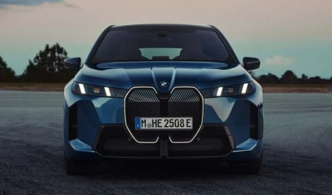 Первые фото свежего BMW iX 2026 года (4 фото)