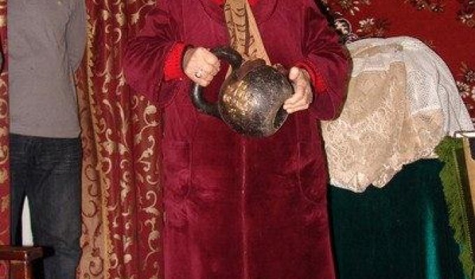 Сакинат Ханапиева - самая сильная в мире бабушка, (5 фото)