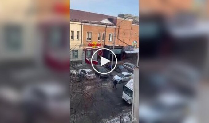 In Krasnoyarsk, girls started a fight over a guy