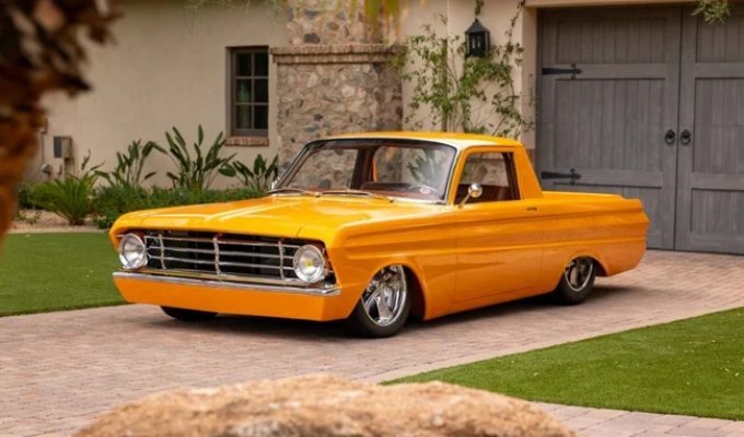 A Ford Ranchero pickup with a 10-liter twin-turbo engine will be put up for auction (19 photos)