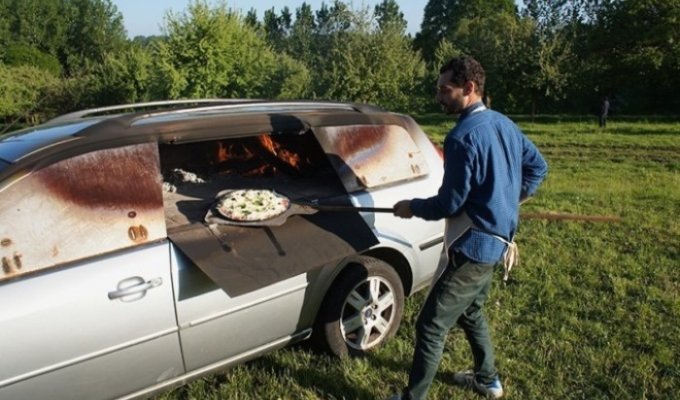 Француз превратил автомобиль в печь для приготовления пиццы (5 фото)