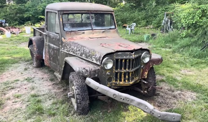 American power: an old Jeep from the 50s started up after 44 years of sitting in a landfill (3 photos + 1 video)