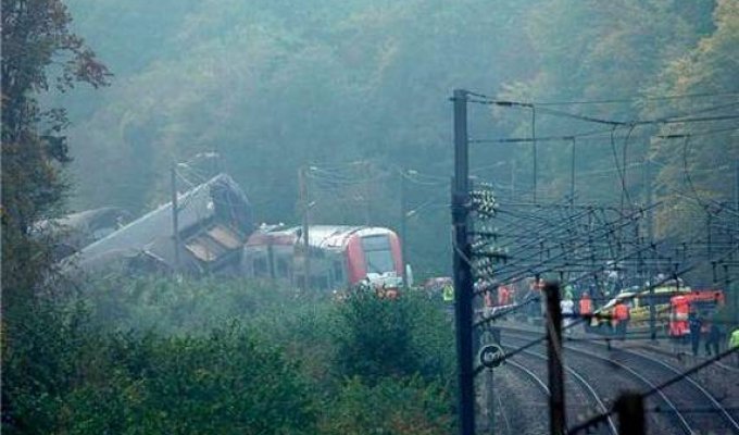 При столкновении двух поездов во Франции погибли пять человек