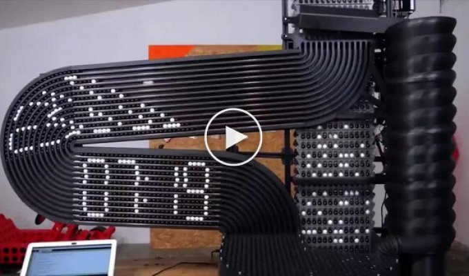 Часы, которые показывают время шариками