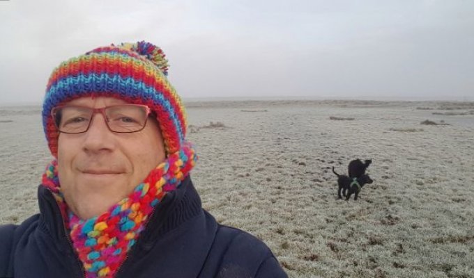 Британец гулял с собаками на пляже и случайно сделал археологическое открытие