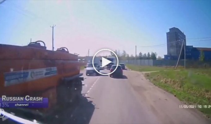 Невероятно наглый водитель грузовика, который решил прокатиться по встречной полосе