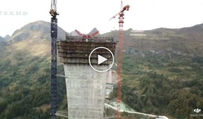 Китайцы построили мост-небоскреб