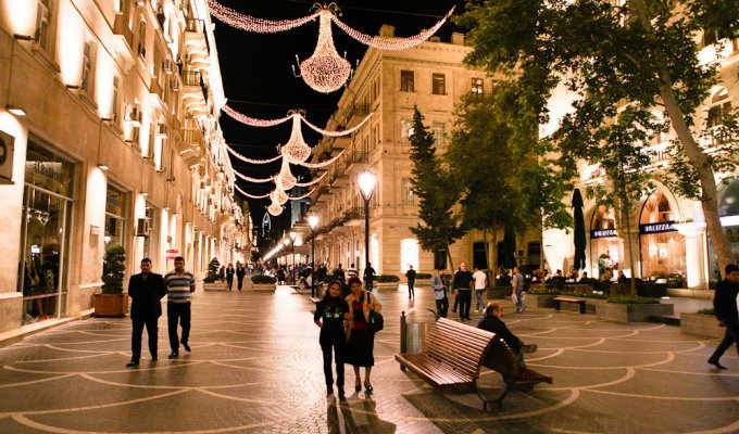 Прогулка по ночному Баку (54 фото)