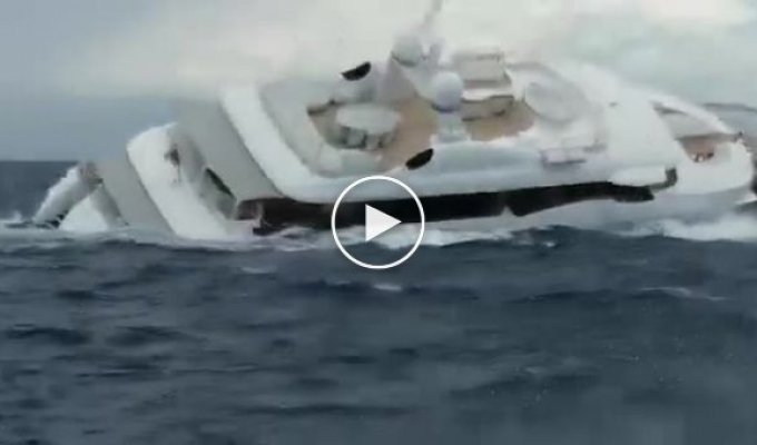 У берегов Италии затонула 40-метровая яхта миллиардера Геннадия Айвазяна