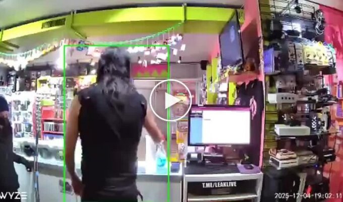 Продавец выпроводил грабительницу из магазина