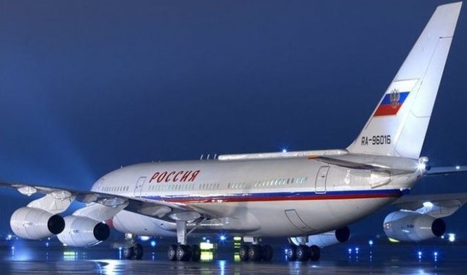 Интерьер самолета президента РФ (42 фото)