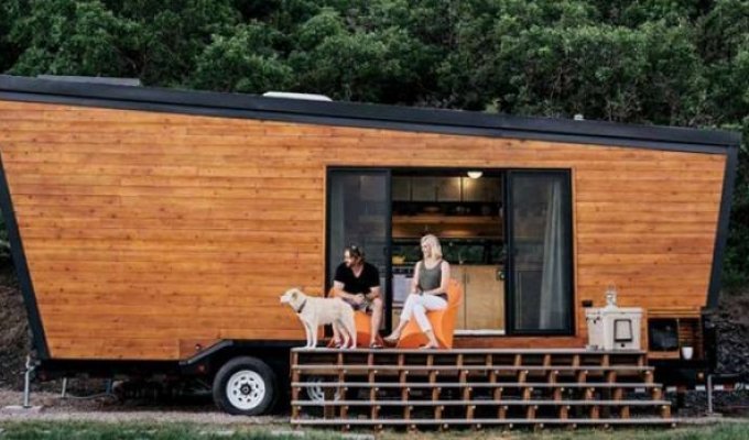 Кочующие супруги построили стильный мобильный дом за 50 тысяч долларов (11 фото)