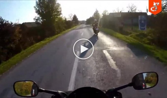 Поездка на мотоцикле с девушкой