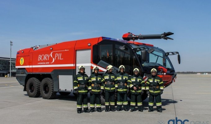 В аэропорту Борисполь появилась новая пожарная машина Пантера (1 фото)