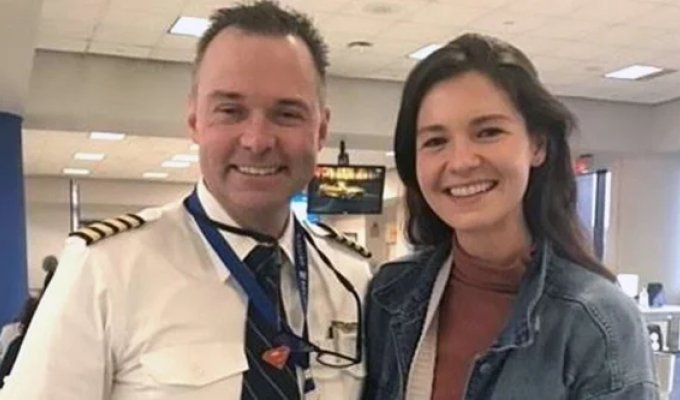 A pilot met his bone marrow donor on board a plane (2 photos + 1 video)