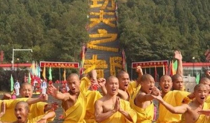 Шаолиньские монахи и футбол ... (12 фото)