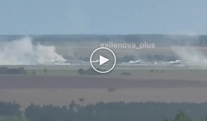 Панорама горящей российской авиабазы Белая в Иркутской области после спецоперации СБУ Паутина
