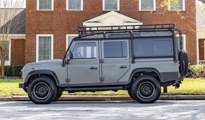 1961 Land Rover Defender restored and turned into an electric car (10 photos)