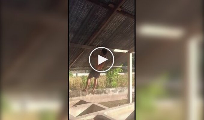 Підтягнувся до стелі