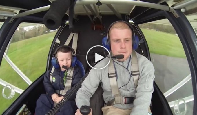 Пилот первый раз прокатил своего младшего братика на самолете