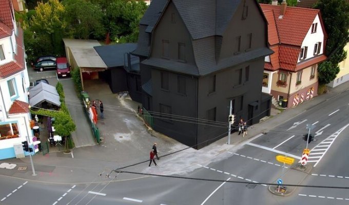 17 зловещих домов и сооружений, которые могли бы стать домом для кинозлодеев (18 фото)