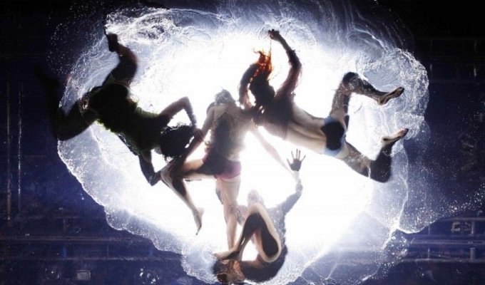 “Fuerza Bruta”: Сила водного танца (11 фото)