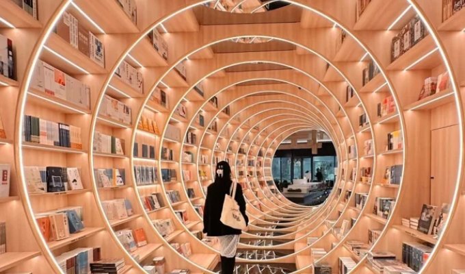 Impressive bookstore in China (3 photos + 1 video)