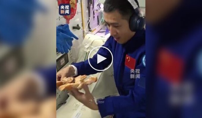 Китайские космонавты пожарили шашлыки на орбите