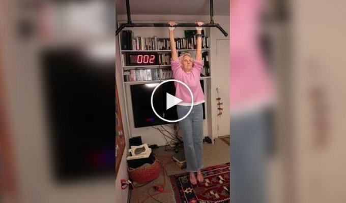 90-летняя американка попала в Книгу рекордов Гиннесса, провисев на турнике почти три минуты