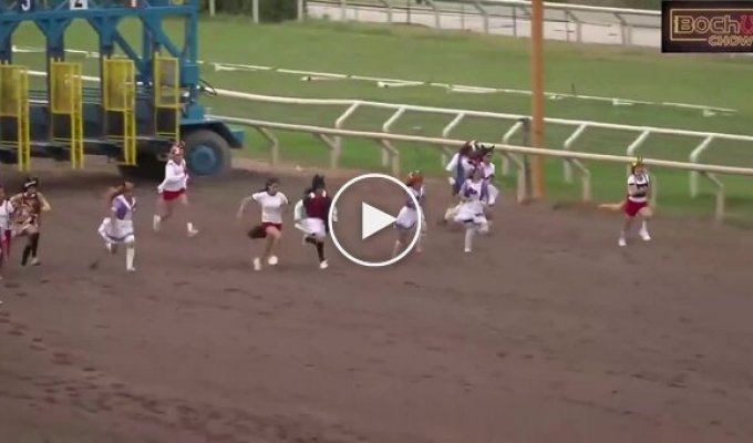 В Перу девушки устроили забег в костюмах героинь аниме