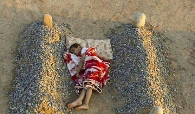 Правда о душераздирающей фотографии сирийского мальчика (2 фото)