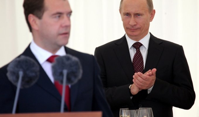 Путин и Медведев – одно лицо (18 фото)