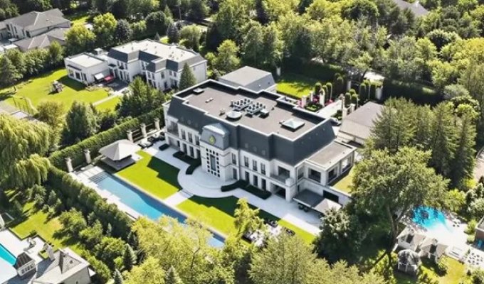 Lifestyles of the Ultra-Rich: Inside 14 Mind-Blowing Celebrity Homes (14 Photos)