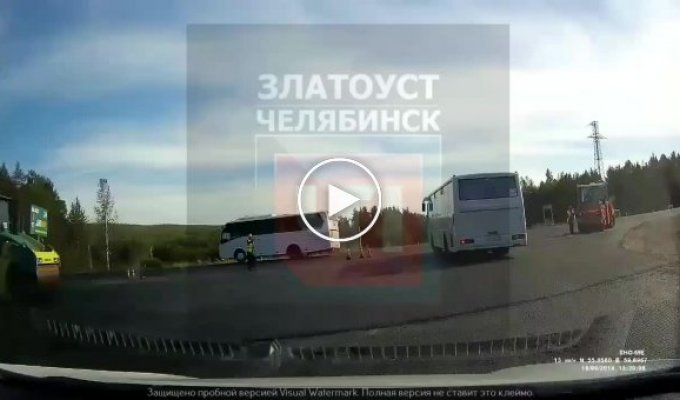 Автобус столкнулся с бензовозом в Челябинской области
