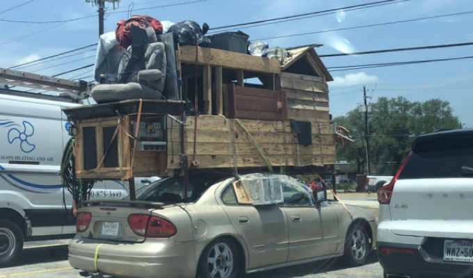 Delivery is not needed: drivers who can transport anything in their cars (17 photos)