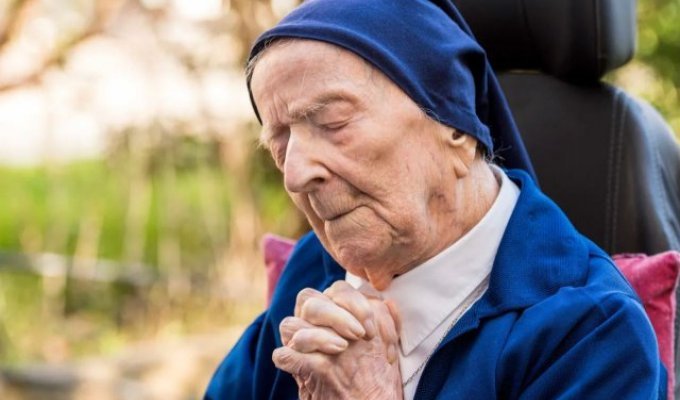 Во Франции умерла старейшая жительница Земли Люсиль Рэндон - ей было 118 лет (3 фото)