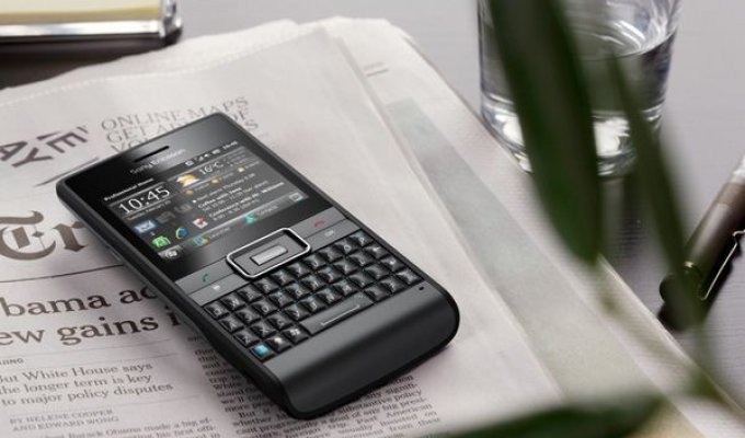 Sony Ericsson Aspen - коммуникатор с QWERTY клавиатурой и WM 6.5.3