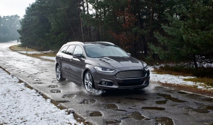 Ford воссоздал на полигоне разбитую российскую дорогу (9 фото + 1 видео)