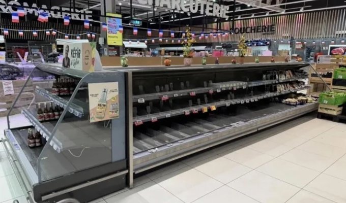Grocery Cyberterror in France (3 Photos)