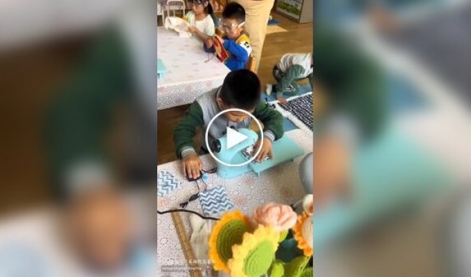 What do children do in Chinese kindergartens?