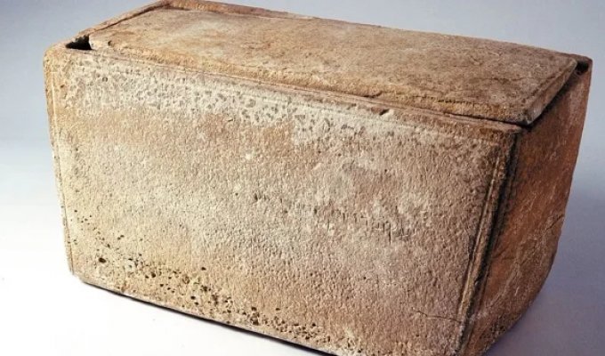 Jesus' Brother's Ossuary Discovered in Israel (4 photos)