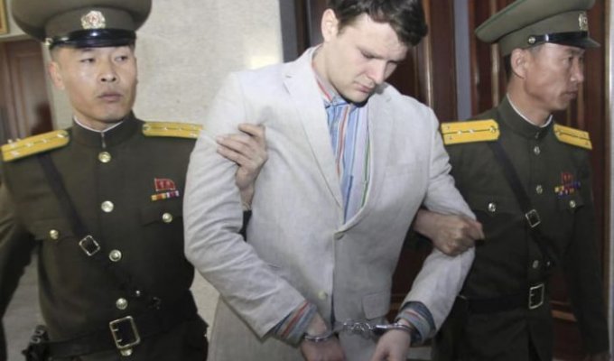 Умер освобожденный из тюрьмы КНДР американский студент Отто Вомбиер (2 фото)