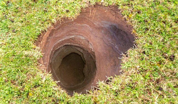 A huge hole in the ground was discovered in Germany (3 photos + 1 video)
