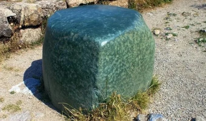 The mystery of Hattusa: a 1-ton "Green Stone" was discovered in the ruins of the ancient Hittite capital (4 photos)