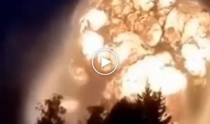 Footage of the colossal explosion of an ammunition depot in Khmelnytsky, Ukraine, early in the morning