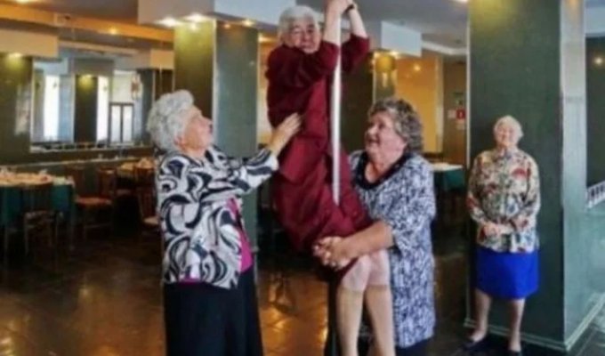 25 photos proving that retirement is a fun time, where there's room for jokes and gags (25 photos)